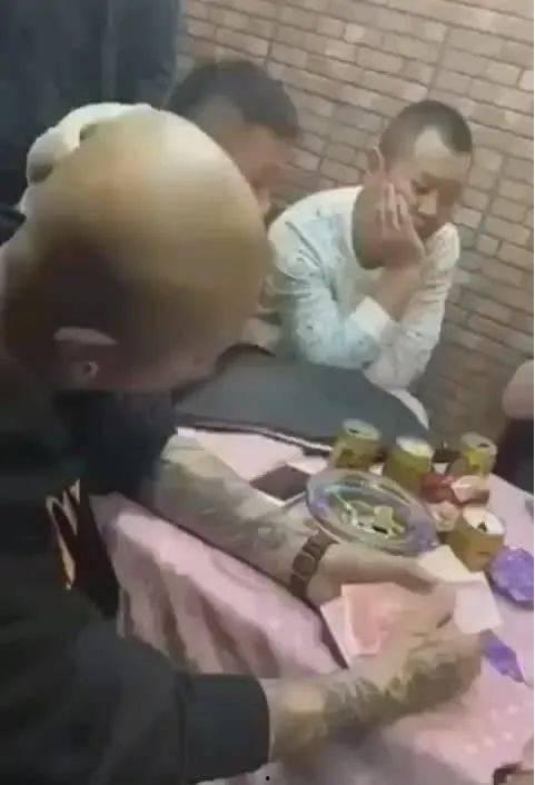 方丈爆料网红是谁啊视频,网红身份大曝光！  第2张